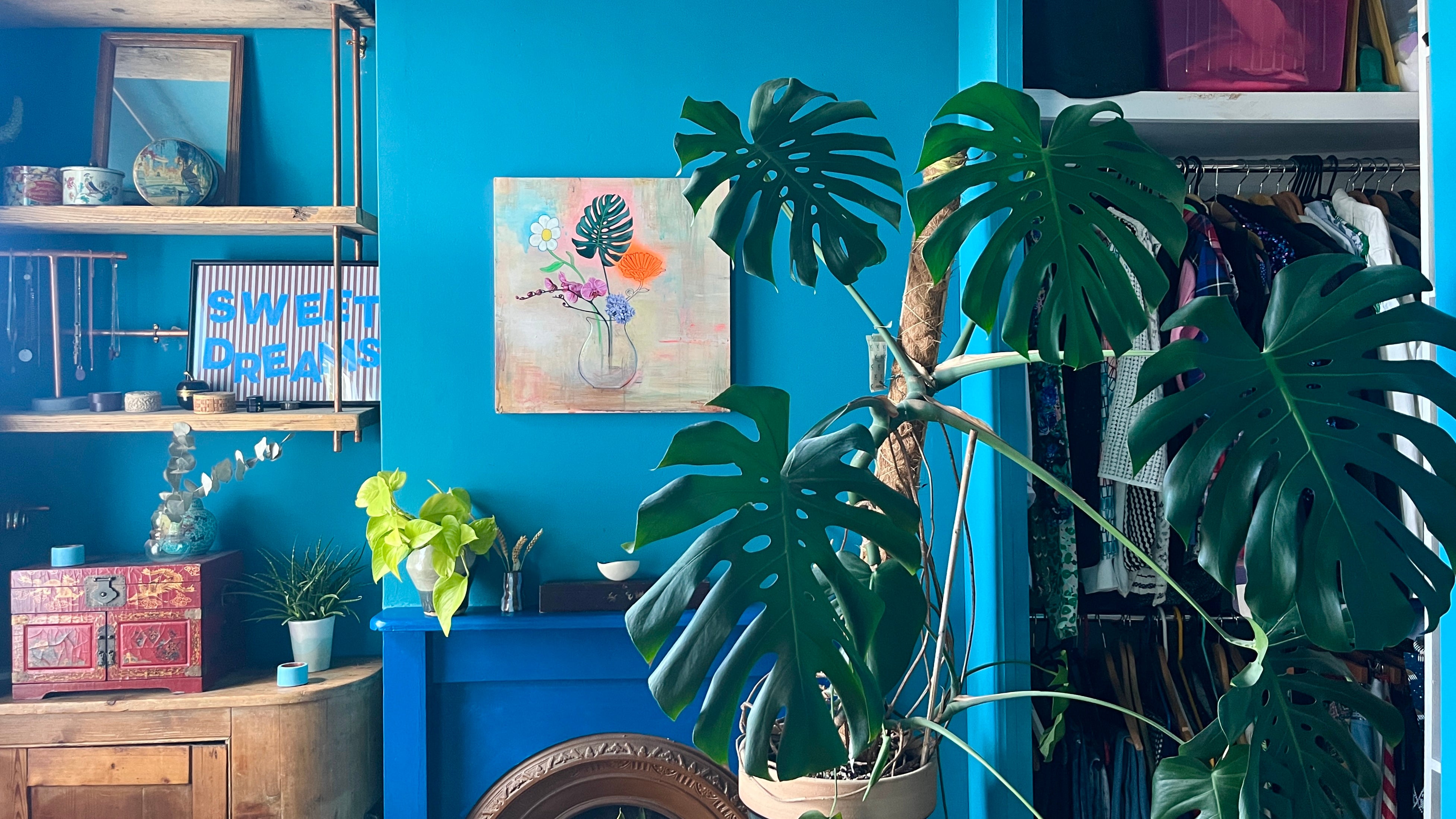 Still life picture in blue room